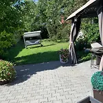 Alia House With Garden In Piest'any