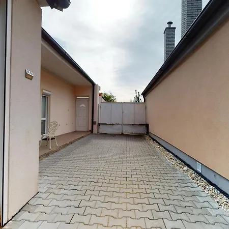 Alia House With Garden In