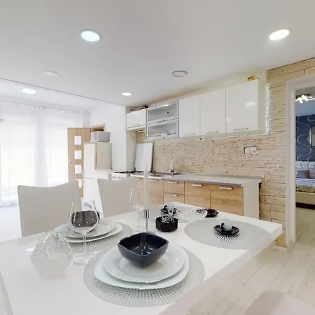 בית נופש Alia House With Garden In *