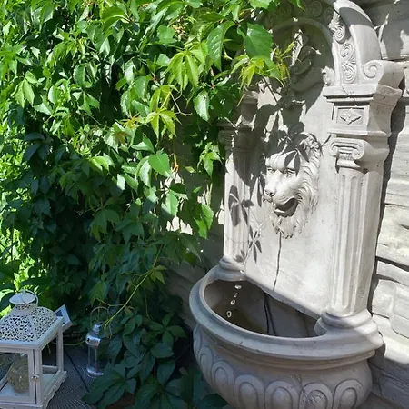 Alia House With Garden In * Piest'any