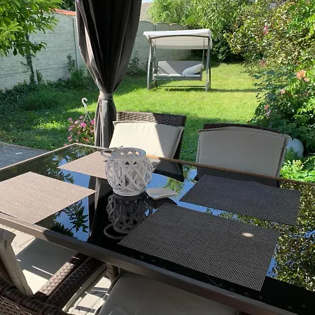 Alia House With Garden In Hébergement de vacances *