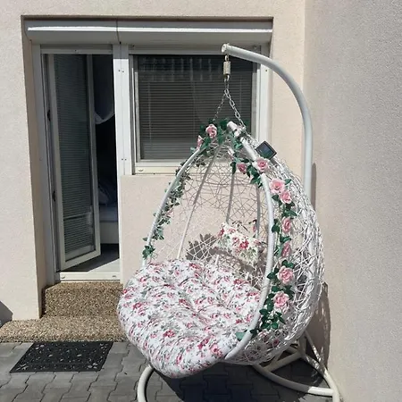 Alia House With Garden In בית נופש פישטני