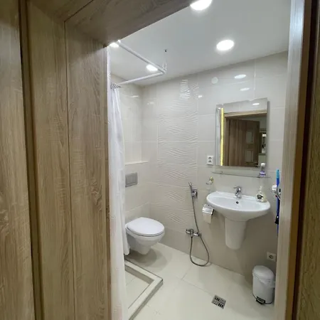 Alia House With Garden In Piest'any