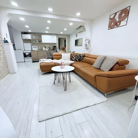 بيت للعطل Alia House With Garden In