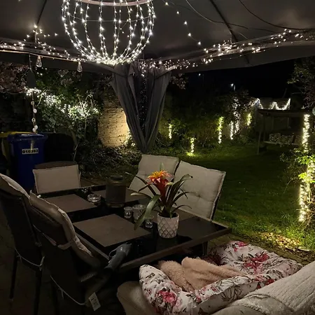 Alia House With Garden In * Piest'any