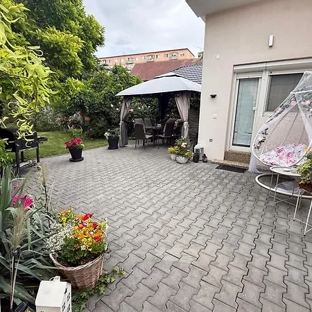 Prázdninový dům Alia House With Garden In Piest'any