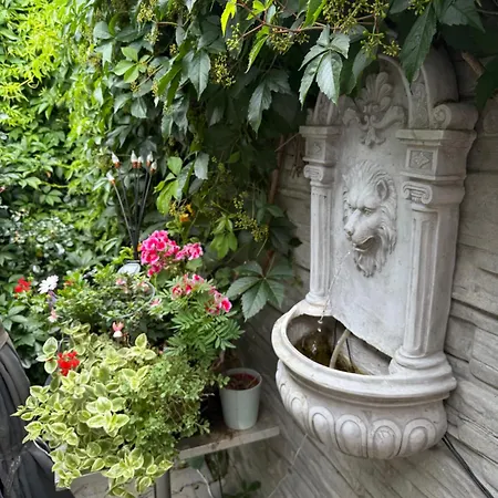 بيت للعطل Alia House With Garden In بييشتِني