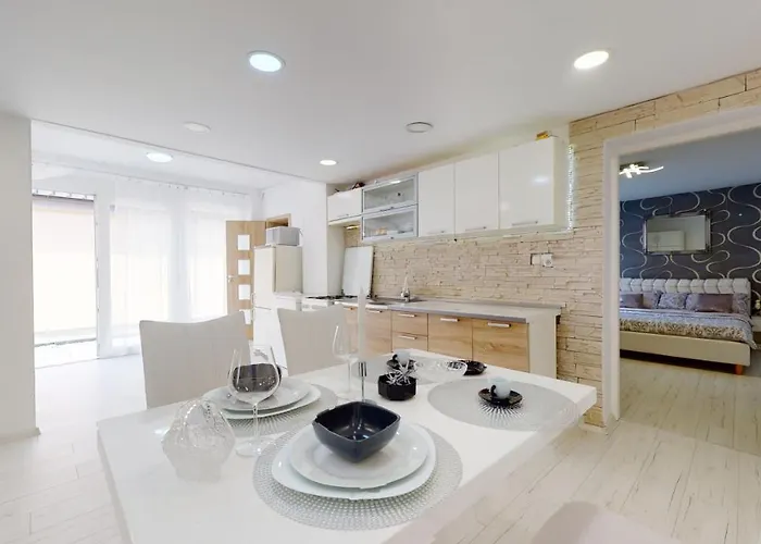 Casa vacanze Alia House With Garden In *