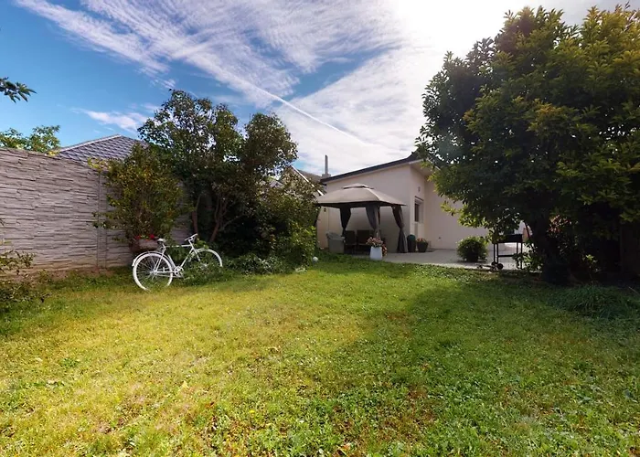 Alia House With Garden In Casa vacanze *