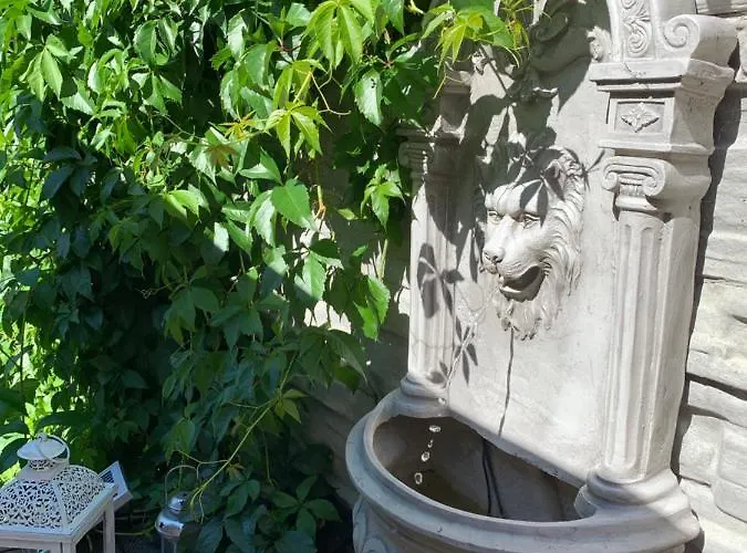 Alia House With Garden In * Piest'any