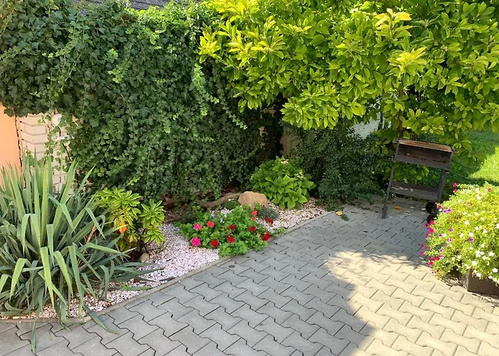 Casa vacanze Alia House With Garden In *