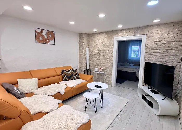 Alia House With Garden In Casa vacanze Piest'any